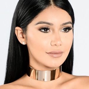 Gold chocker necklace- never worn!